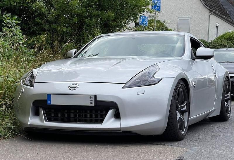 Silber Gebraucht 2012 Nissan 370Z Pack Coupé | 39.999 € - Bild 1/1