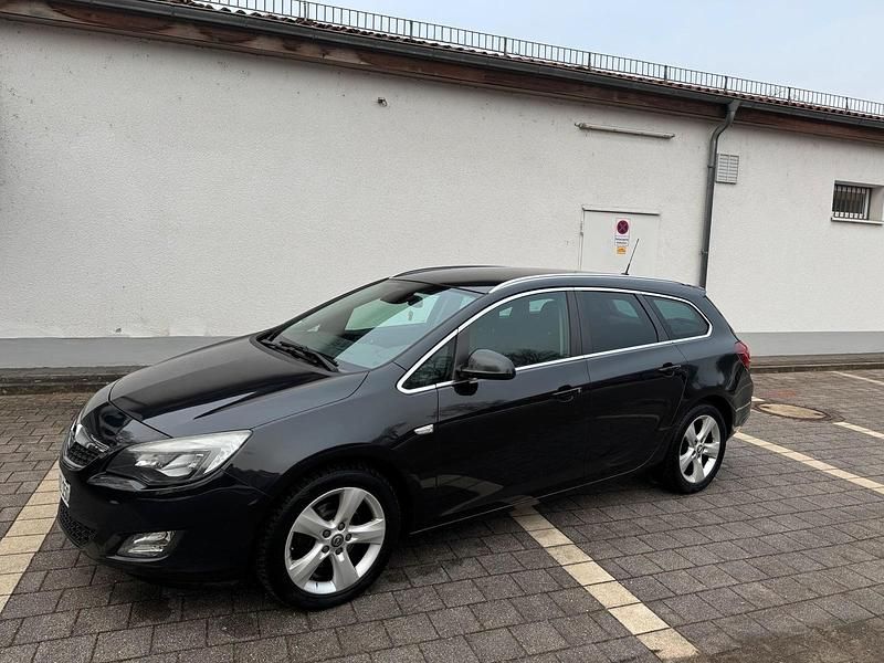 Gebraucht Opel Astra 125 PS (91 kW) 2012 Schwarz Kombi