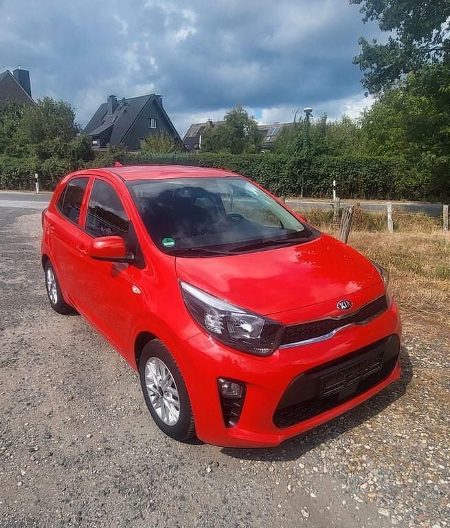 Rot Gebraucht 2021 Kia Picanto DREAM-TEAM Edition Kleinwagen | 11.300 € (Fairer Preis) - Bild 1/4