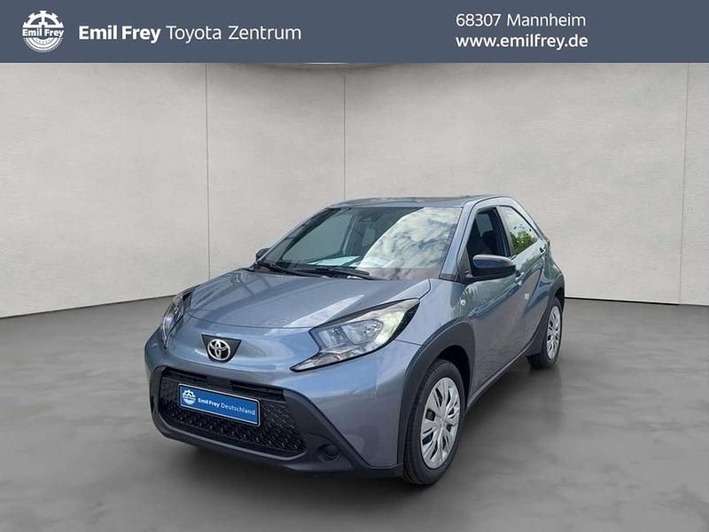 Celestite grey metallic Neu 2025 Toyota Aygo X Business Edition SUV | 17.550 € - Bild 1/4
