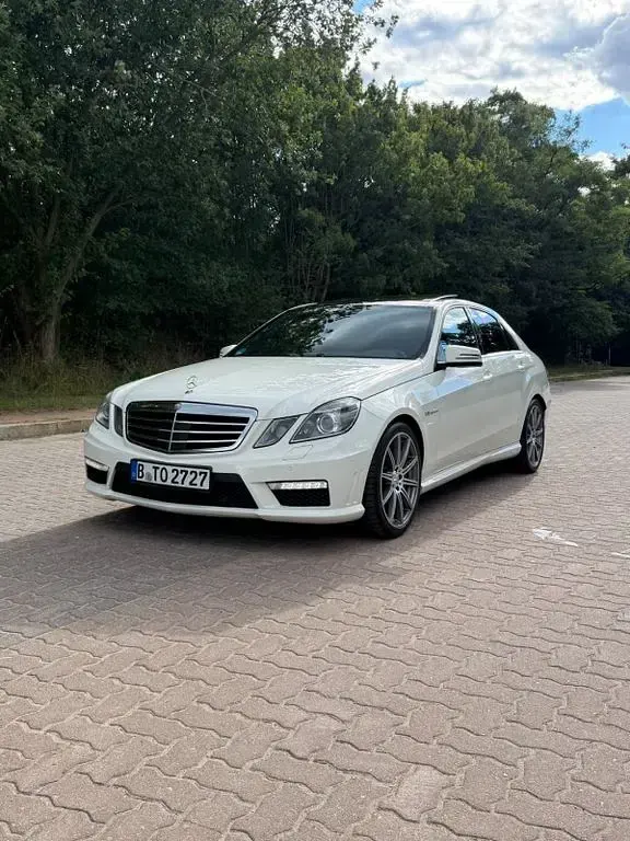 Gebraucht Mercedes E63 AMG Avantgarde 557 PS (409 kW) 2011 Weiß Limousine
