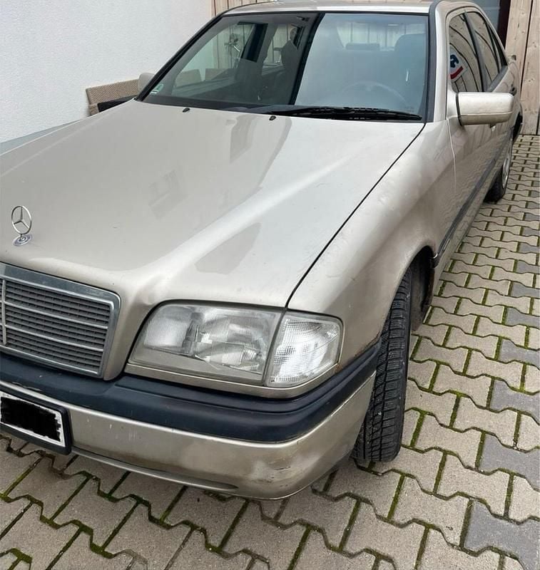 Gold Gebraucht 1996 Mercedes C180 Limousine | 950 € (Superpreis) - Bild 1/4