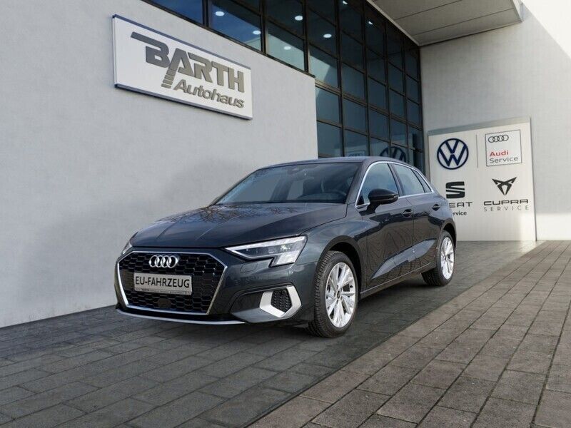 Grau Gebraucht 2024 Audi A3 Sportback Ambiente Limousine | 36.249 € (Fairer Preis) - Bild 1/4
