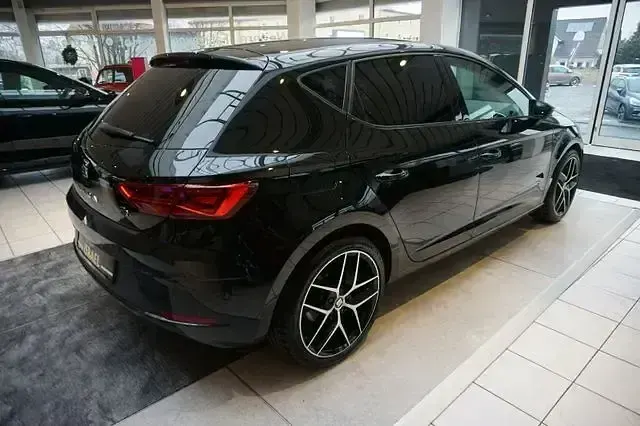 Używany Seat Leon FR 150 KM (110 kW) 2017 Czarny Sedan/Limuzyna