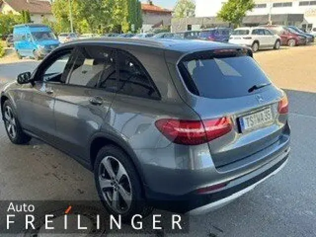 Gebraucht Mercedes GLC250 204 PS (150 kW) 2018 Grau SUV