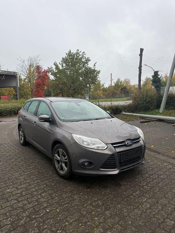 Braun Gebraucht 2013 Ford Focus SYNC Edition Kombi | 3.300 € (Superpreis) - Bild 1/4