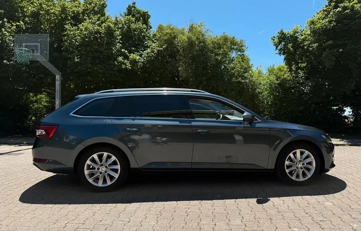 Gebraucht Skoda Superb Elegance 190 PS (139 kW) 2020 Grau Kombi