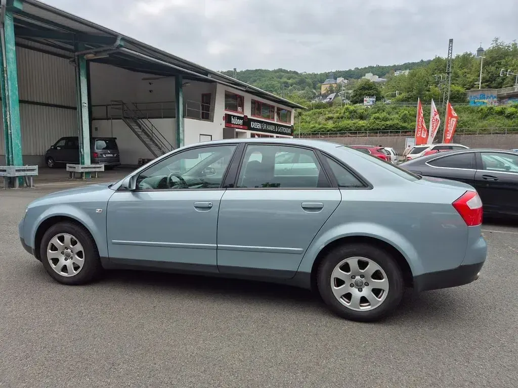 Gebraucht Audi A4 131 PS (96 kW) 2001 Blau Limousine