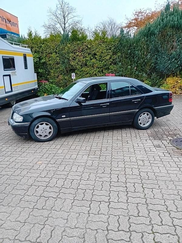 Schwarz Gebraucht 1998 Mercedes C180 Limousine | 2.990 € (Guter Preis) - Bild 1/4