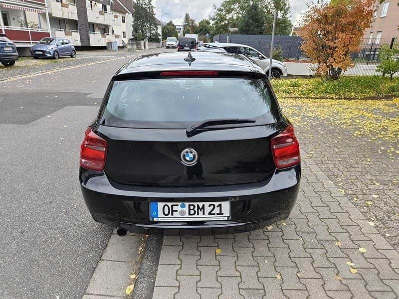Gebraucht BMW 114 102 PS (75 kW) 2014 Schwarz Kleinwagen