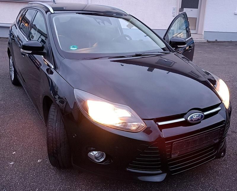 Gebraucht Ford Focus Titanium 125 PS (91 kW) 2013 Schwarz Kombi