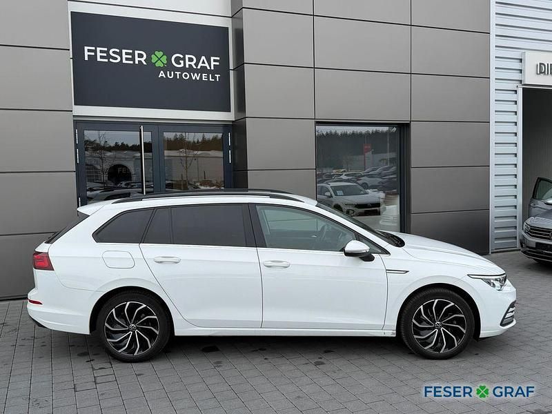 Gebraucht VW Golf VIII 150 PS (110 kW) 2022 Weiß Kombi