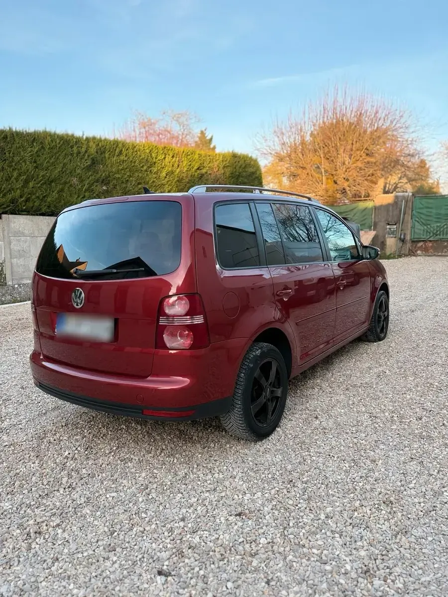 Gebraucht VW Touran 140 PS (102 kW) 2010 Rot Van / Kleinbus