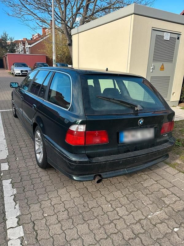 Gebraucht BMW 525 192 PS (141 kW) 2002 Grün Kombi
