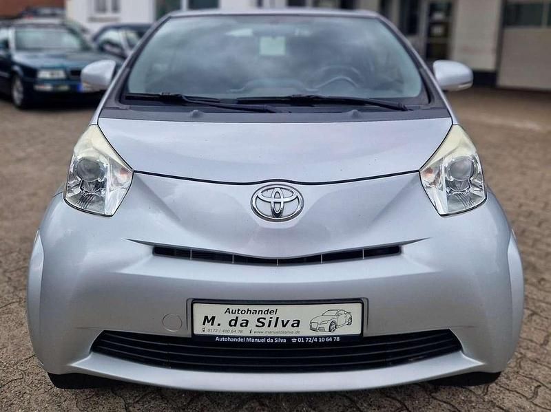 Gebraucht Toyota iQ 90 PS (66 kW) 2009 Silver metallic Kleinwagen