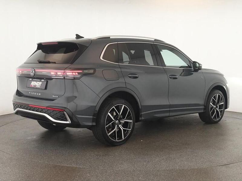 Gebraucht VW Tiguan R-line 265 PS (194 kW) 2025 Delfingrau SUV