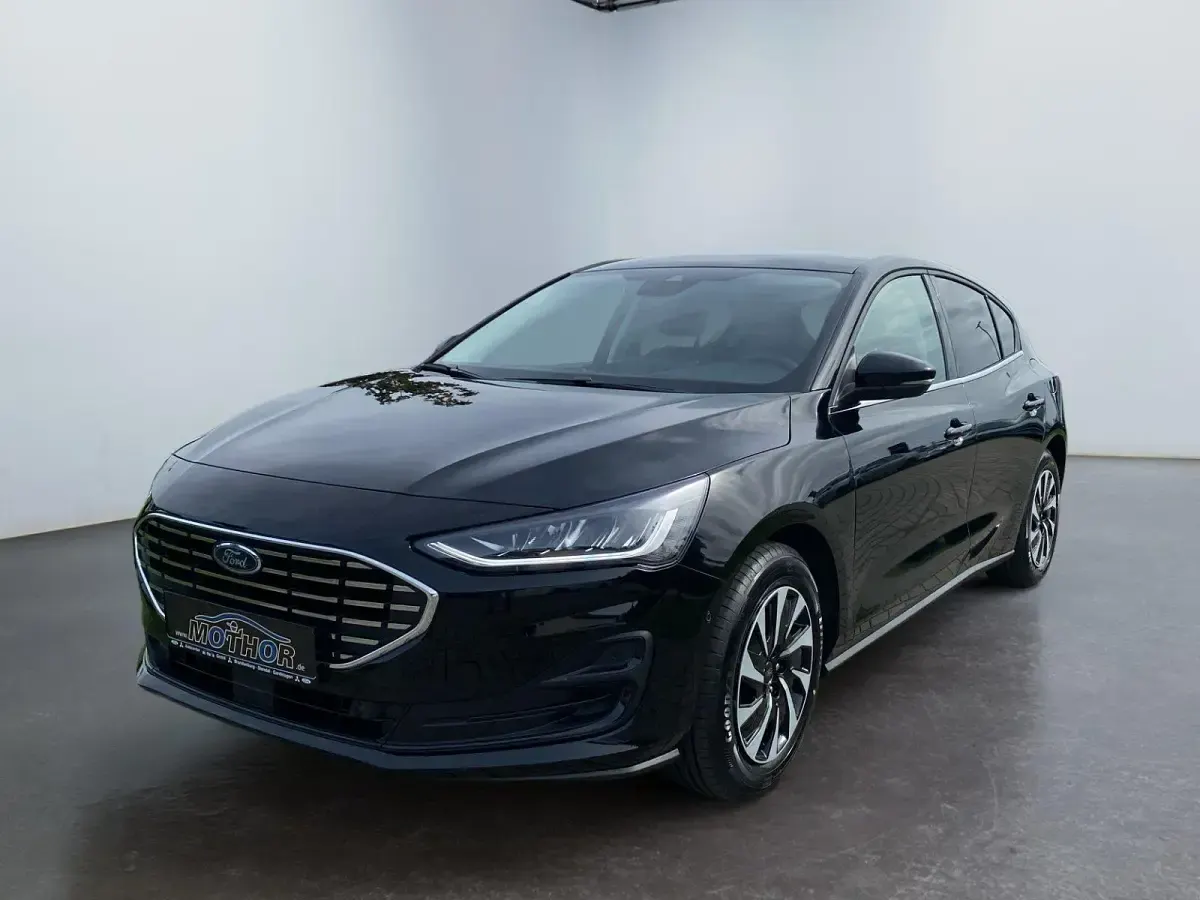 Neu Ford Focus Titanium 155 PS (114 kW) 2025 Agate black Limousine