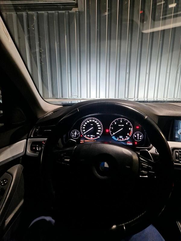 Gebraucht BMW 530 258 PS (189 kW) 2013 Schwarz Kombi