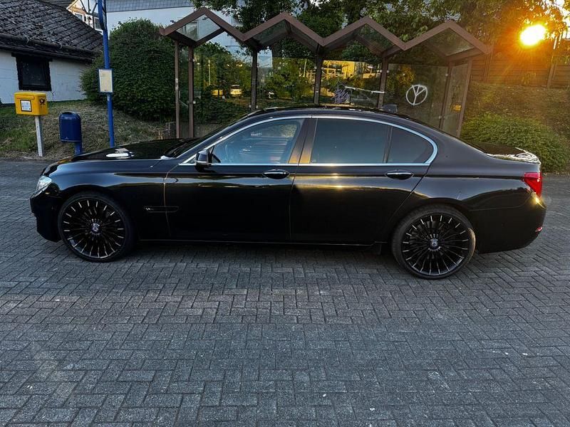 Gebraucht BMW 750 381 PS (280 kW) 2013 Schwarz Limousine