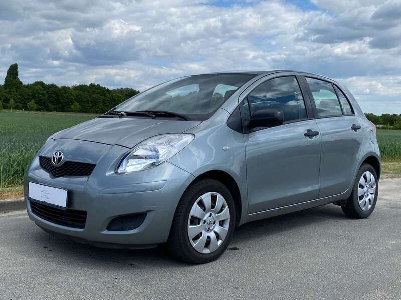Silber Gebraucht 2009 Toyota Yaris Cool Kleinwagen | 3.799 € (Fairer Preis) - Bild 1/4