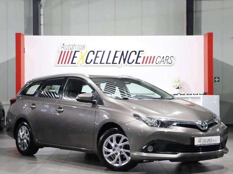 Grau Gebraucht 2016 Toyota Auris Edition-S Kombi | 12.555 € (Fairer Preis) - Bild 1/4