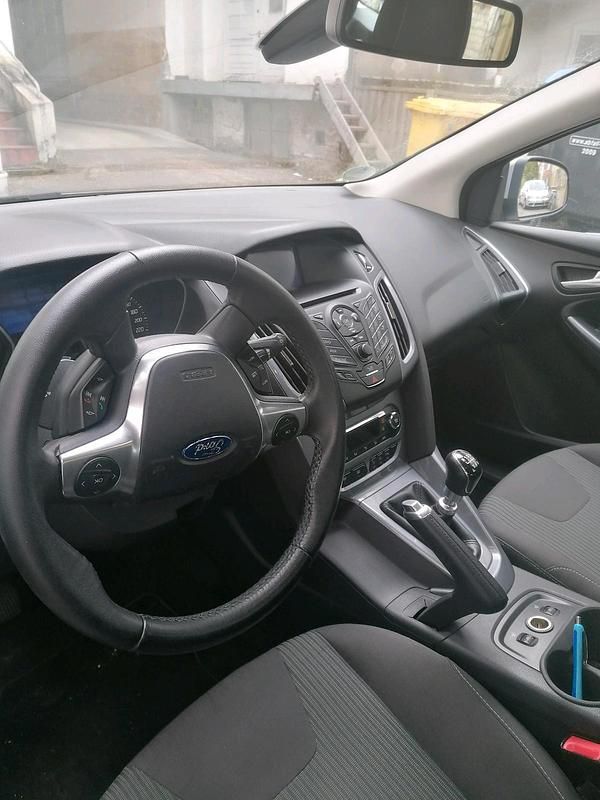 Gebraucht Ford Focus 101 PS (74 kW) 2011 Kombi