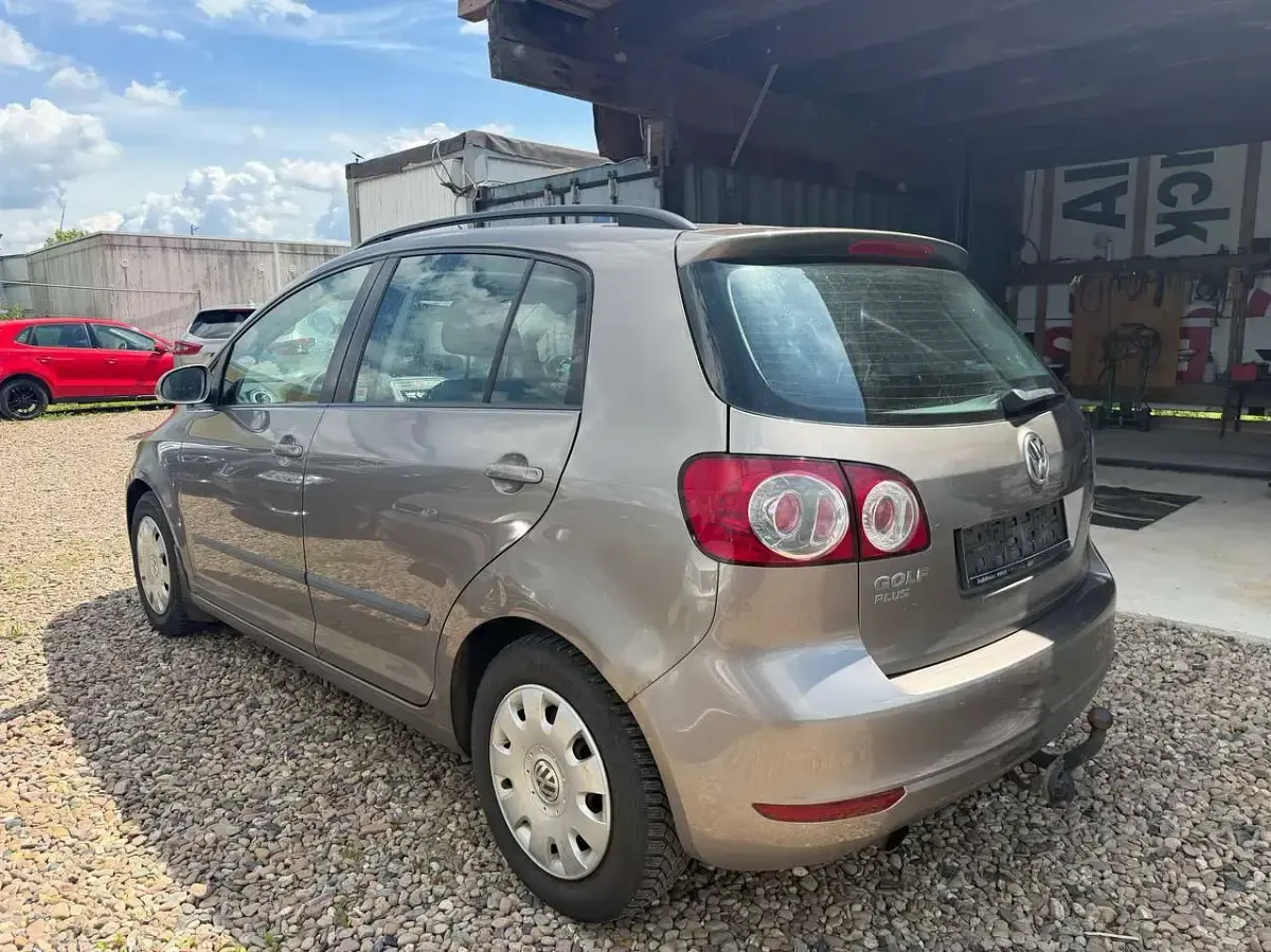Gebraucht VW Golf Plus Cross Trendline 105 PS (77 kW) 2010 Kaschmirbraun metallic Kleinwagen