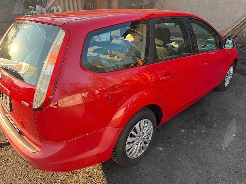 Gebraucht Ford Focus Style 109 PS (80 kW) 2009 Rot Kombi