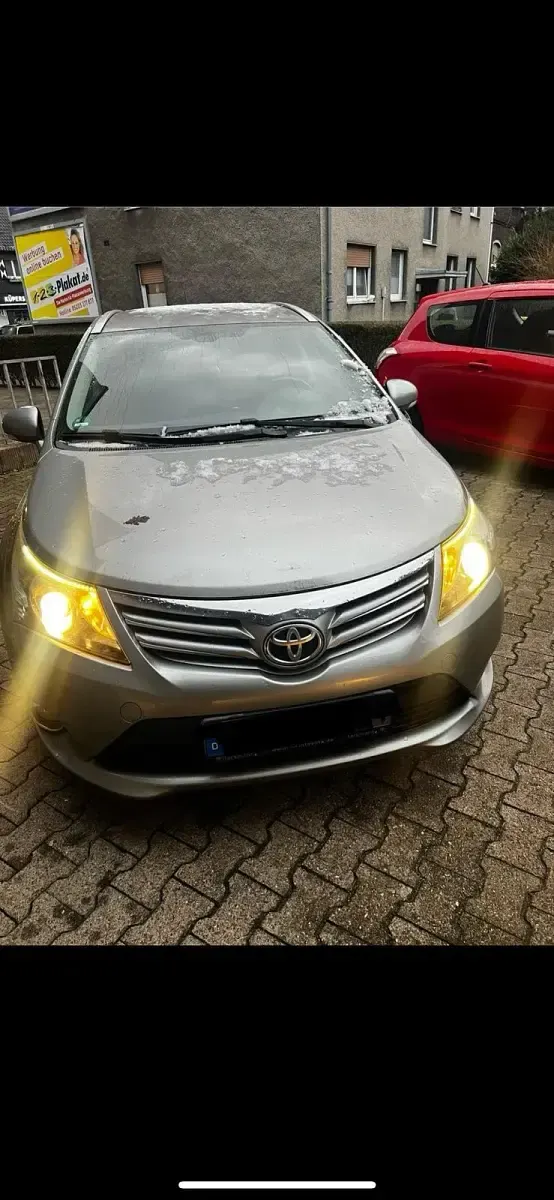 Gebraucht Toyota Avensis T2 124 PS (91 kW) 2012 Silber Kombi