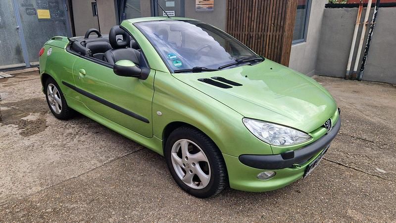 Grün Gebraucht 2001 Peugeot 206 CC Cabrio | 2.200 € (Etwas zu teuer) - Bild 1/4