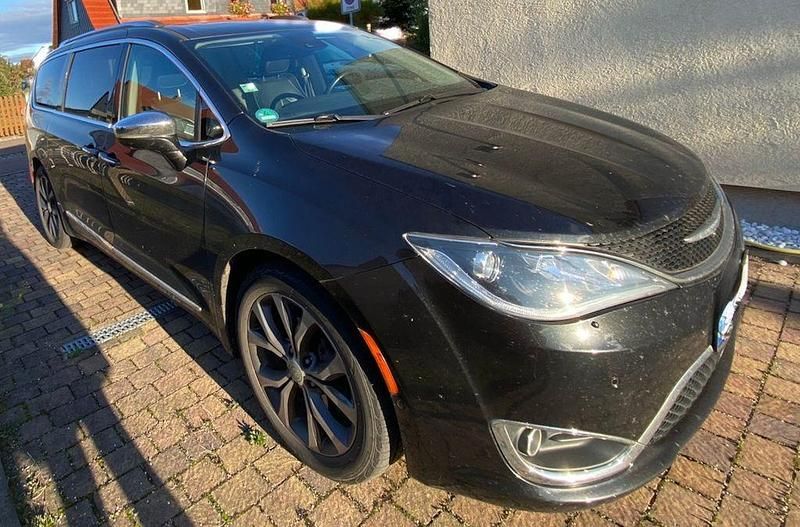 Gebraucht Chrysler Pacifica Limited 291 PS (214 kW) 2017 Schwarz Van / Kleinbus