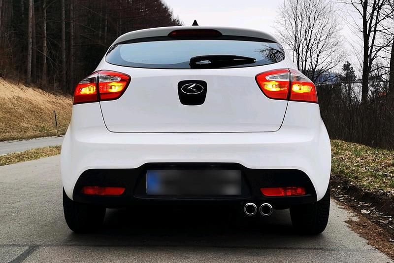 Gebraucht Kia Rio 86 PS (63 kW) 2013 Weiß Kleinwagen