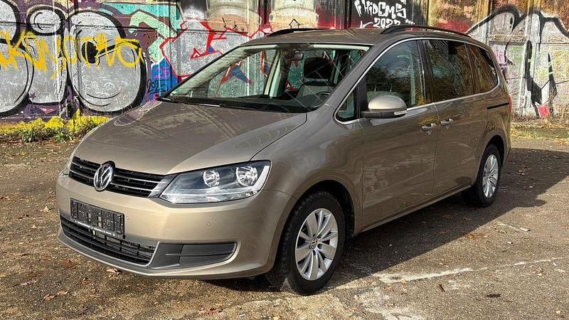 Braun Gebraucht 2017 VW Sharan Van / Kleinbus | 20.990 € (Superpreis) - Bild 1/4