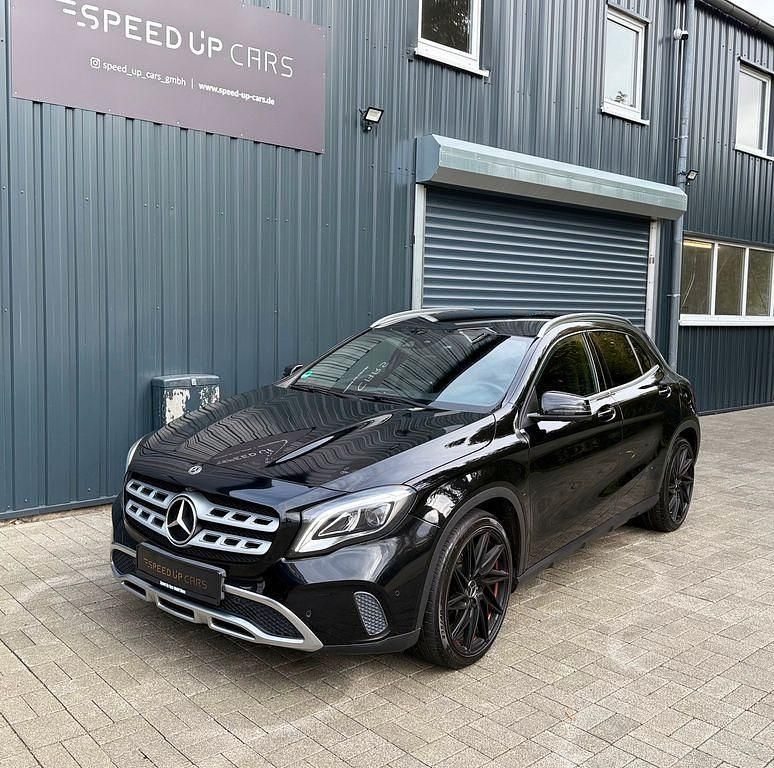 Schwarz Gebraucht 2019 Mercedes GLA250 Urban SUV | 24.990 € (Fairer Preis) - Bild 1/4