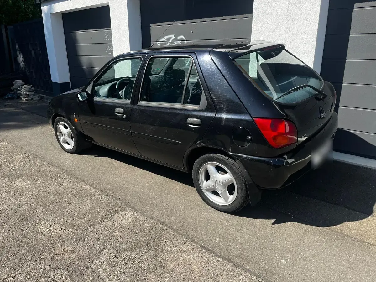 Gebraucht Ford Fiesta Ghia 75 PS (55 kW) 1998 Schwarz Kleinwagen