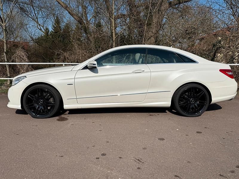 Gebraucht Mercedes E500 408 PS (300 kW) 2012 Weiß Coupé