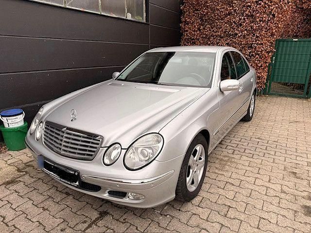 Gebraucht Mercedes E200 Elegance 163 PS (119 kW) 2004 Silber Limousine