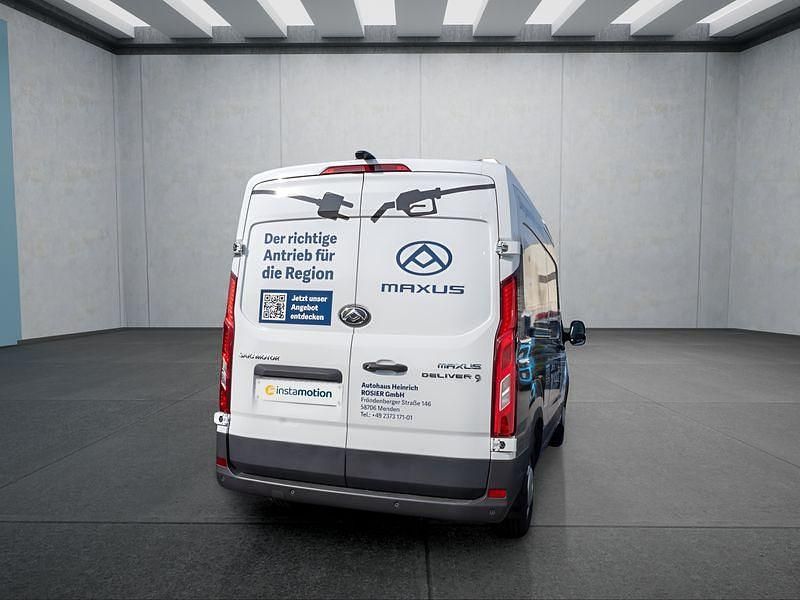 Second-hand Maxus V90 148 CP (108 kW) 2025 Alb Van