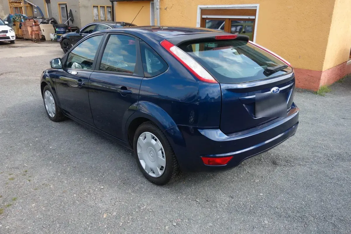 Second-hand Ford Focus 105 CP (77 kW) 2011 Albastru Berlinǎ