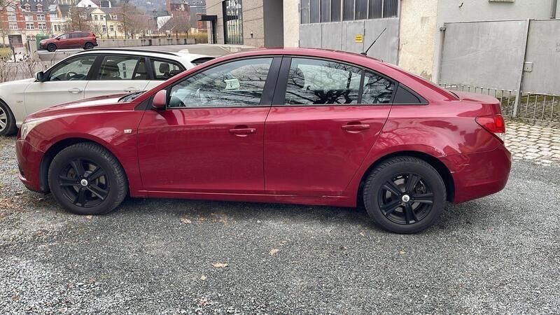 Rot Gebraucht 2010 Chevrolet Cruze LS Limousine | 2.000 € (Guter Preis) - Bild 1/3