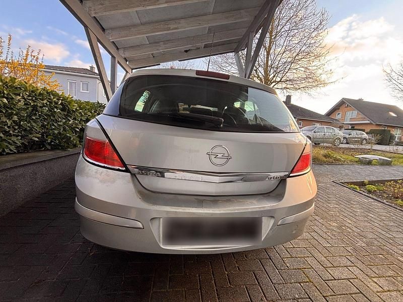 Gebraucht Opel Astra Edition 101 PS (74 kW) 2004 Silber Limousine