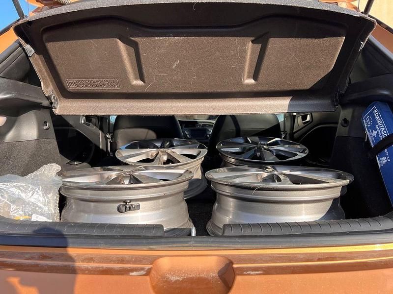 Gebraucht Hyundai i20 Style 90 PS (66 kW) 2016 Orange Limousine