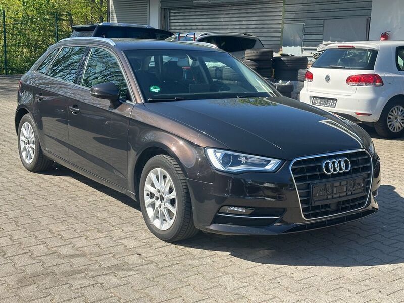 Braun Gebraucht 2014 Audi A3 Sportback Attraction Limousine | 11.300 € (Guter Preis) - Bild 1/4