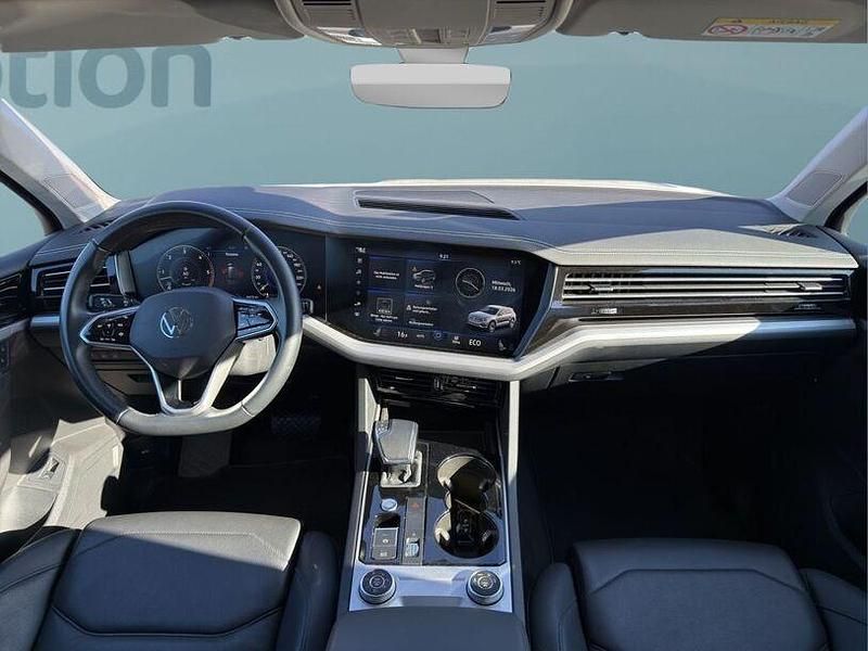 Gebraucht VW Touareg 231 PS (169 kW) 2023 Weiß SUV