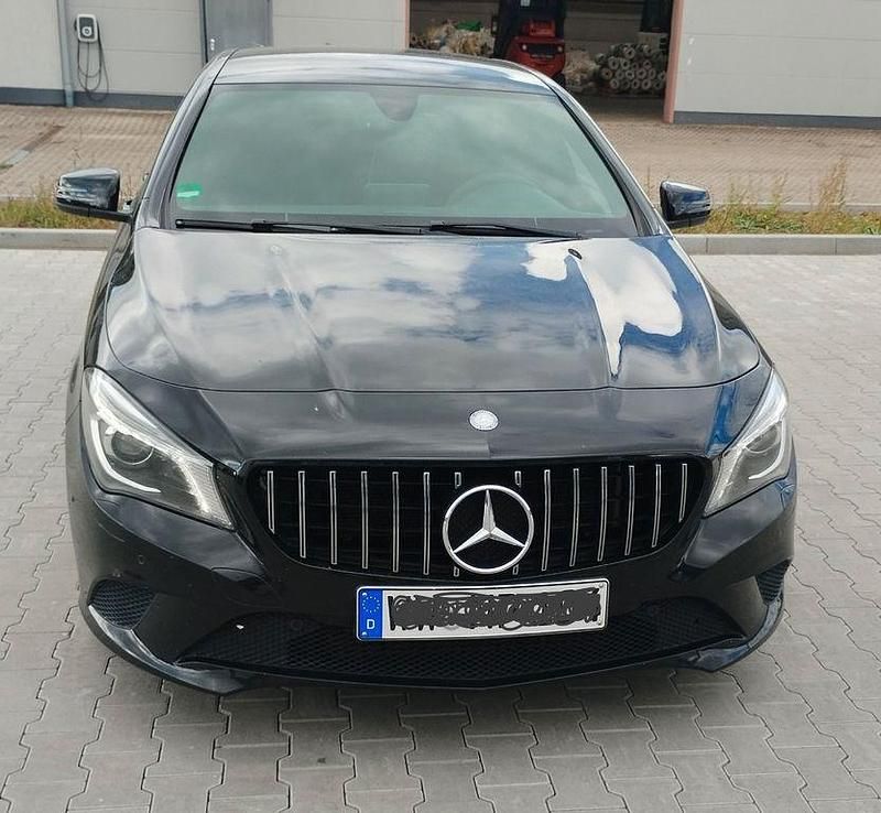 Schwarz Gebraucht 2015 Mercedes CLA200 Shooting Brake Urban Kombi | 15.850 € (Guter Preis) - Bild 1/4