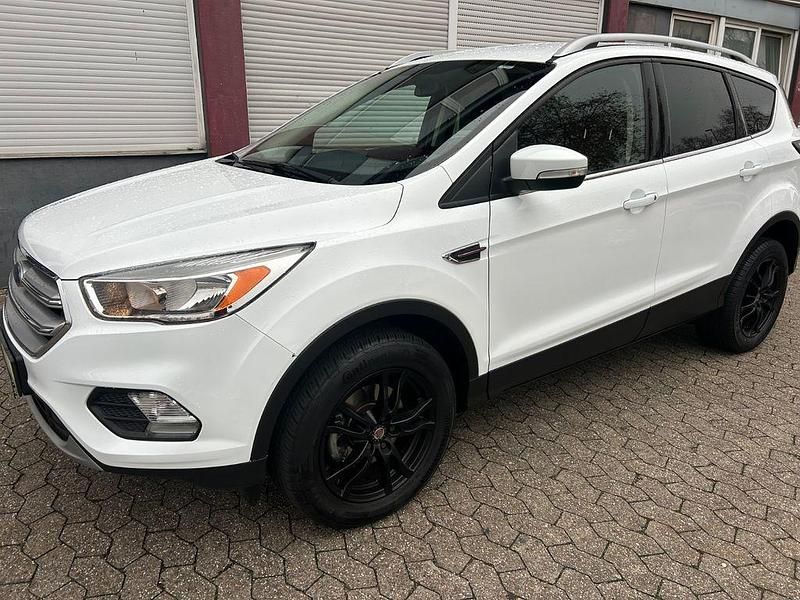 Gebraucht Ford Kuga Trend 120 PS (88 kW) 2017 Weiß SUV