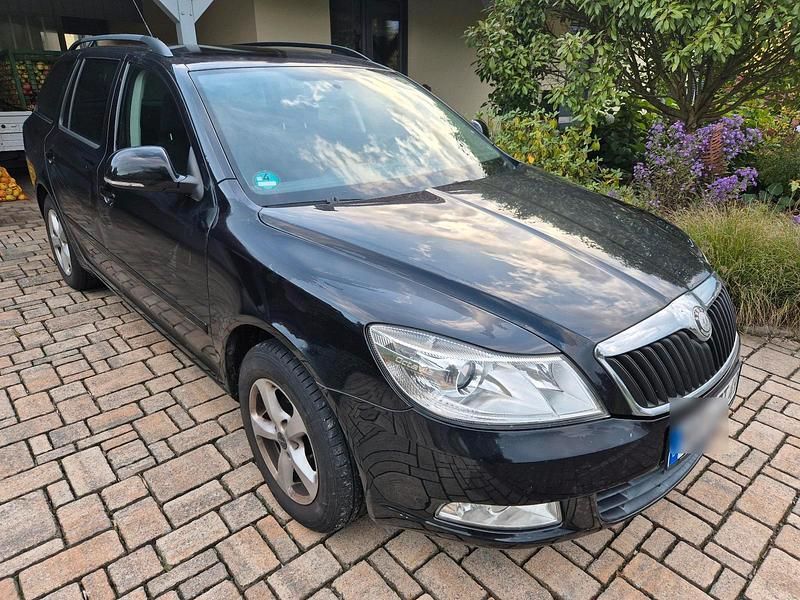 Schwarz Gebraucht 2009 Skoda Octavia Kombi | 1.200 € (Superpreis) - Bild 1/4