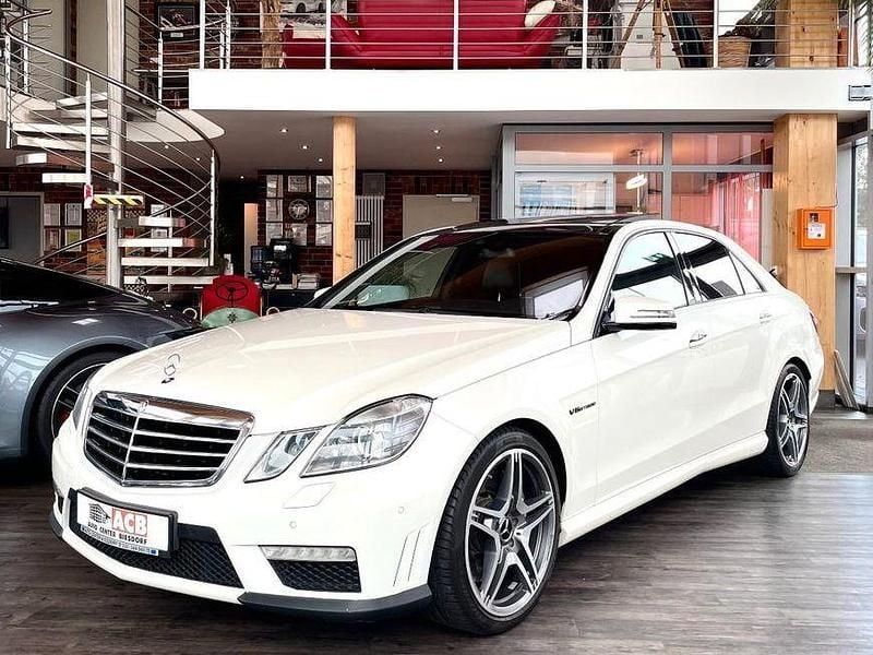 Weiß Gebraucht 2012 Mercedes E63 AMG Exclusive Limousine | 36.900 € (Fairer Preis) - Bild 1/4