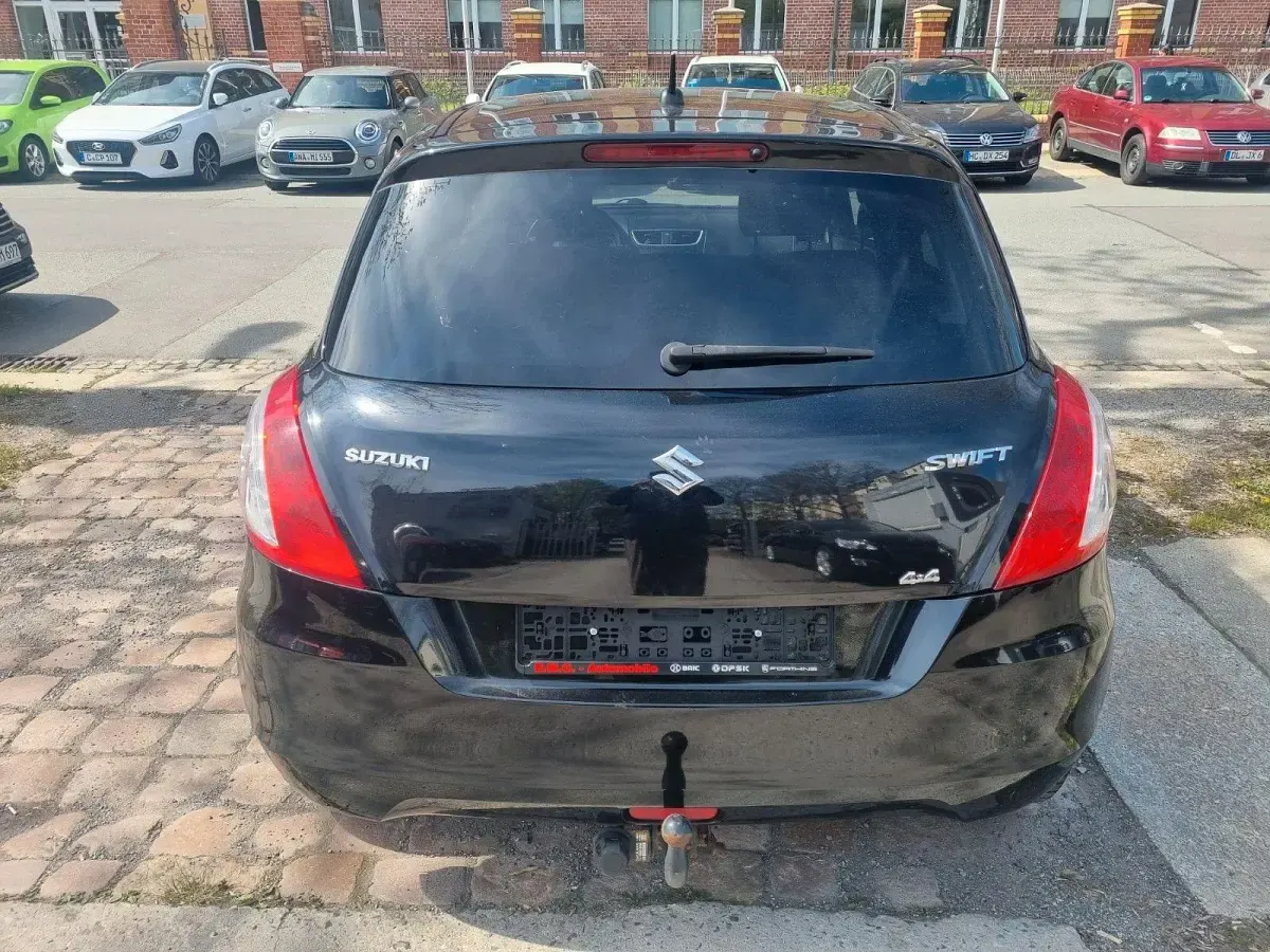 Gebraucht Suzuki Swift 94 PS (69 kW) 2012 Schwarz Kleinwagen