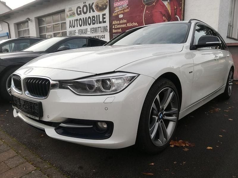 Weiß Gebraucht 2014 BMW 320 Sport Line Limousine | 7.900 € (Superpreis) - Bild 1/4